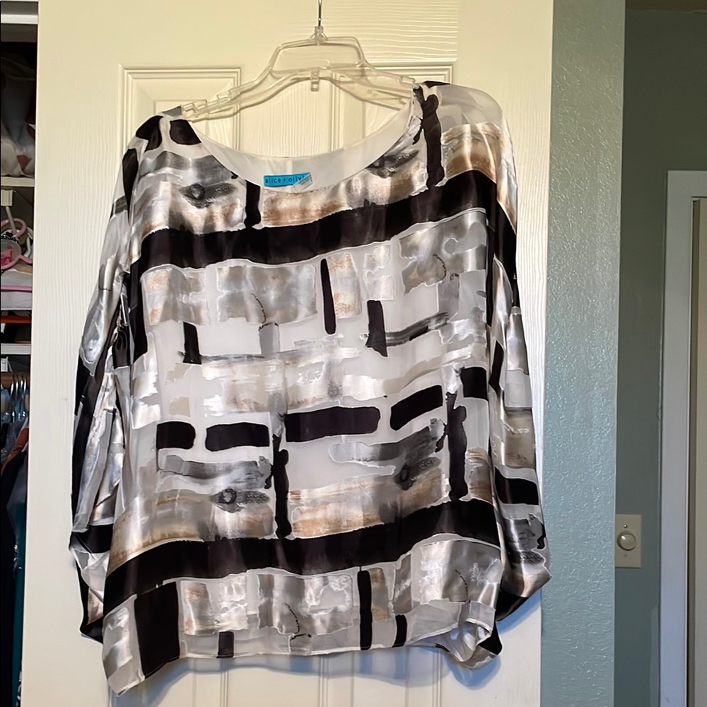 Alice & Olivia Women's Abstract Black and Gray Top
